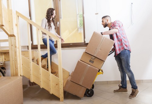 Urgent furniture and flat move service in Canary Wharf