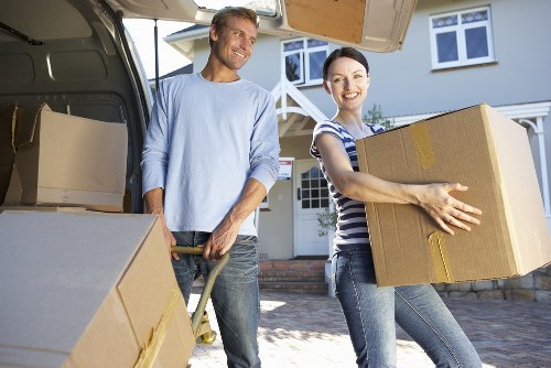 Local moving help for flats and apartments in Canary Wharf
